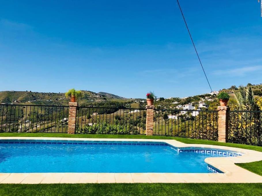 Villa En Frigiliana Con Piscina Y Jacuzzi Bagian luar foto