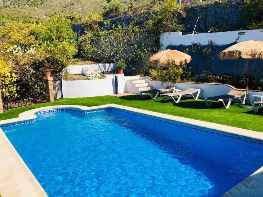 Villa En Frigiliana Con Piscina Y Jacuzzi Bagian luar foto