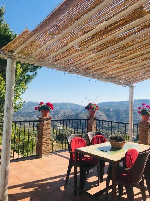 Villa En Frigiliana Con Piscina Y Jacuzzi Bagian luar foto