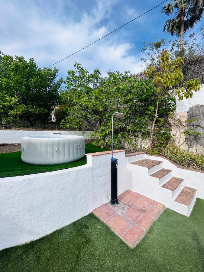 Villa En Frigiliana Con Piscina Y Jacuzzi Bagian luar foto