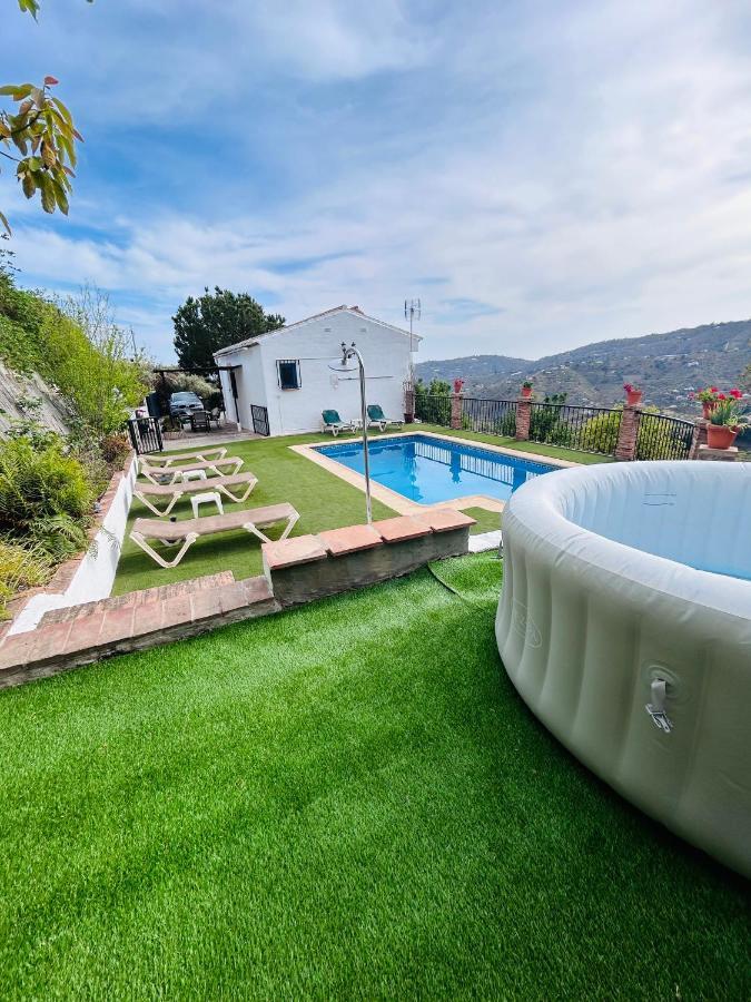Villa En Frigiliana Con Piscina Y Jacuzzi Bagian luar foto