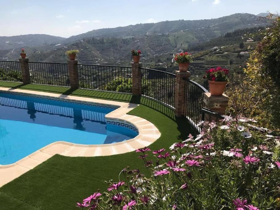 Villa En Frigiliana Con Piscina Y Jacuzzi Bagian luar foto