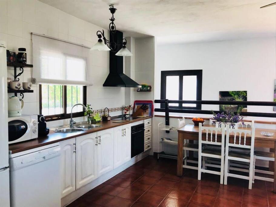 Villa En Frigiliana Con Piscina Y Jacuzzi Bagian luar foto