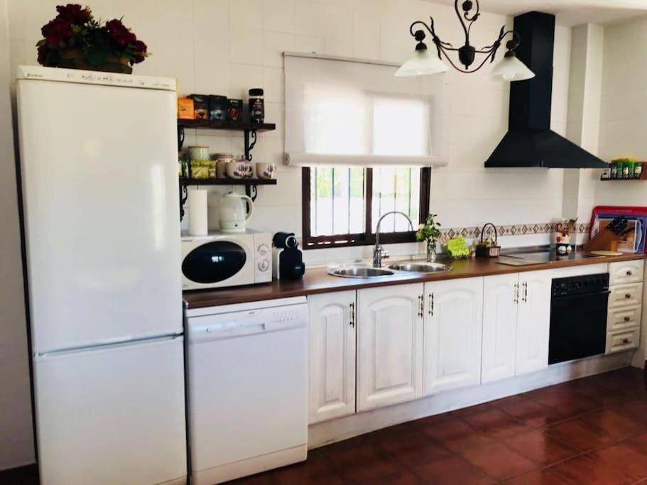 Villa En Frigiliana Con Piscina Y Jacuzzi Bagian luar foto