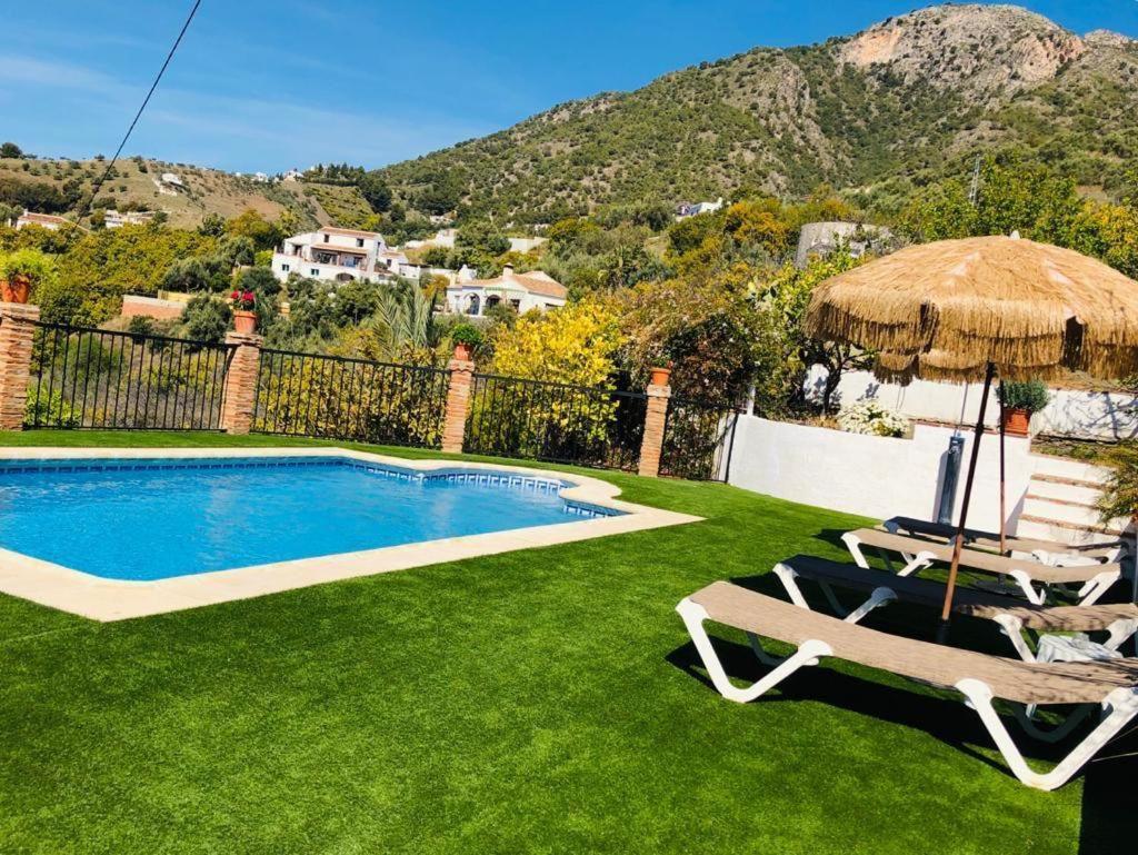 Villa En Frigiliana Con Piscina Y Jacuzzi Bagian luar foto