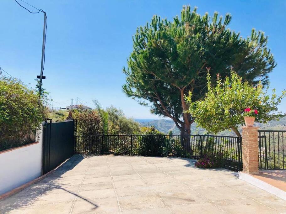 Villa En Frigiliana Con Piscina Y Jacuzzi Bagian luar foto