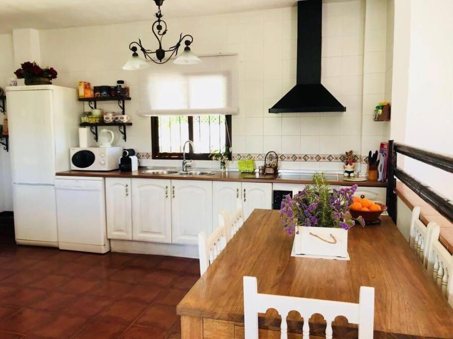 Villa En Frigiliana Con Piscina Y Jacuzzi Bagian luar foto