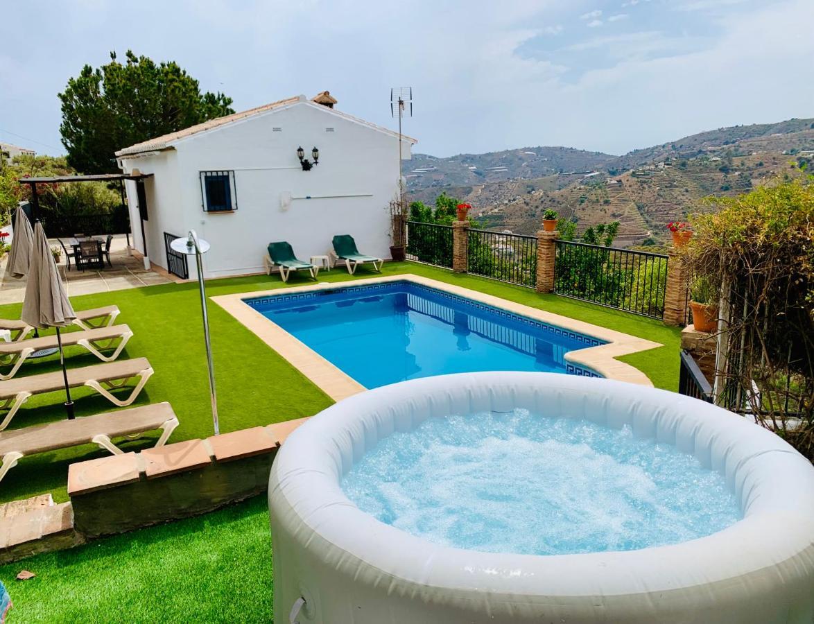 Villa En Frigiliana Con Piscina Y Jacuzzi Bagian luar foto