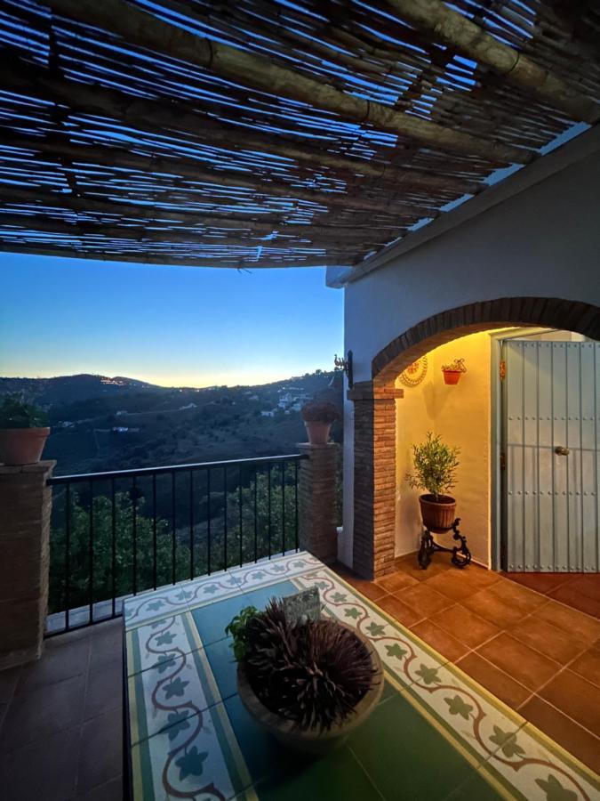Villa En Frigiliana Con Piscina Y Jacuzzi Bagian luar foto