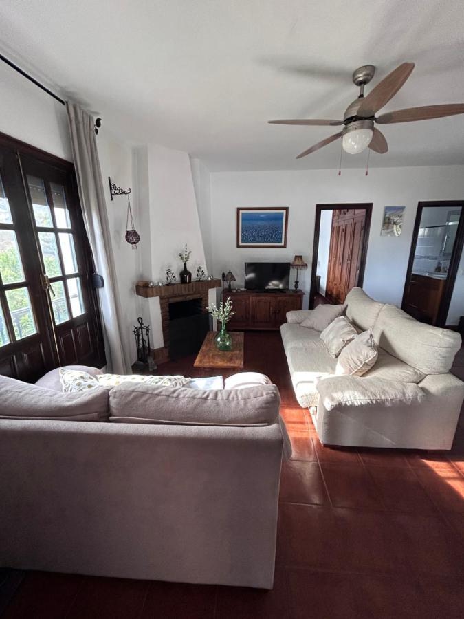 Villa En Frigiliana Con Piscina Y Jacuzzi Bagian luar foto