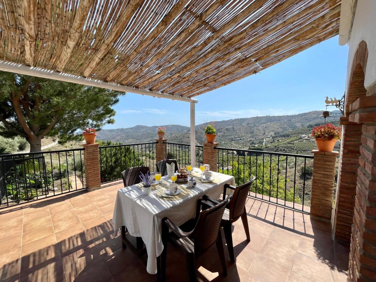 Villa En Frigiliana Con Piscina Y Jacuzzi Bagian luar foto