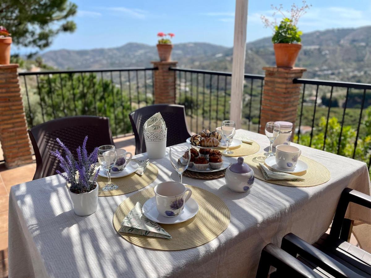 Villa En Frigiliana Con Piscina Y Jacuzzi Bagian luar foto