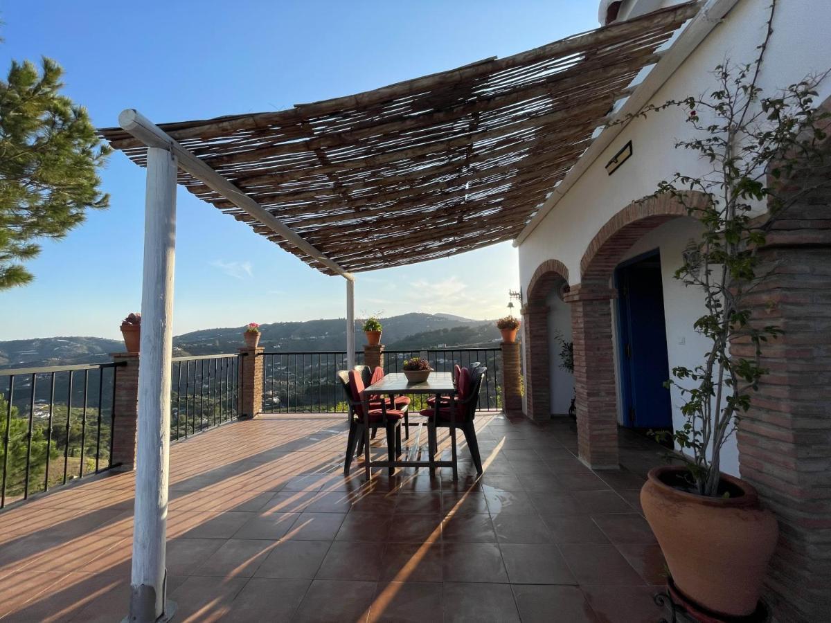 Villa En Frigiliana Con Piscina Y Jacuzzi Bagian luar foto
